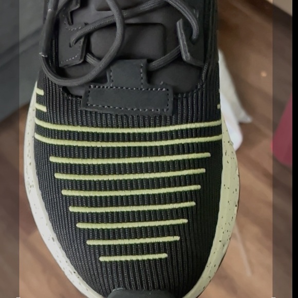 NWOT. MEN'S ADIDAS SWIFT RUN 23 SNEAKERS. SIZE 11. - Picture 6 of 8